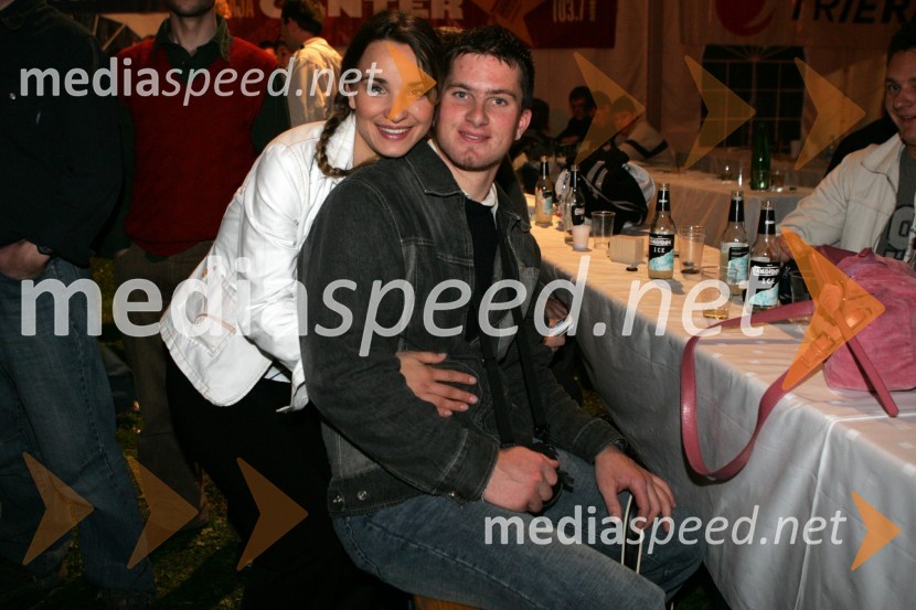 Mateja Sešel iz Mislinje, zmagovalka lanskega izbora in njen fant Matjaž Gams, kandidat za naziv Mladi gospodar v organizaciji časnika Kmečki glasLepo 2006 finale