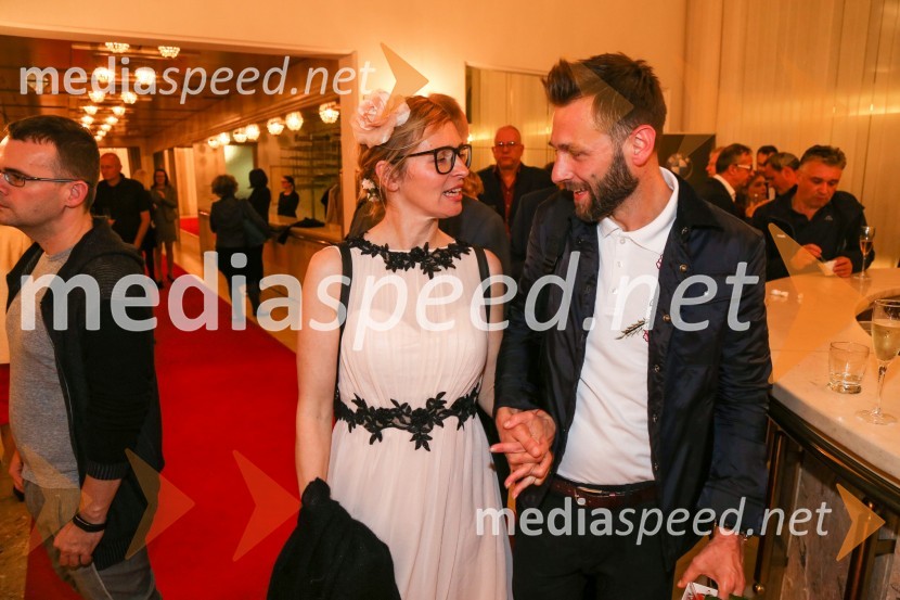  Mojca Simonič, igralka;  Viktor Meglič, igralecLjudožerci, premiera predstave