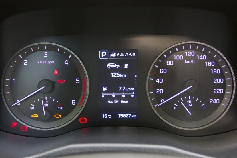 Hyundai Tucson 1.7 CRDi HP 7DCT 2WD Impression, pregledni in jasni merilnikiHyundai Tucson 1.7 CRDi HP 7DCT 2WD Impression, Mediaspeed test