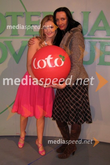 Mojca Krajnc, voditeljica Lota in Tanja Zajc, urednica in producentka LotaŽrebanje rekordne loto evro sedmice