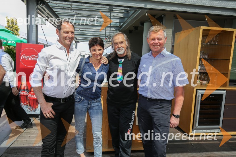  Jože Potrebuješ, skupina Čuki;  Andreja Potrebuješ;  Dragan  Bulič, glasbeni urednik;  Boris Kopitar, pevecPredstavitev novega člana skupine Čuki, Miha Novak