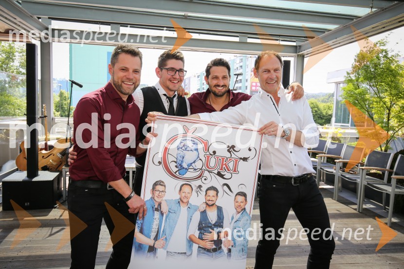  Matjaž Končan, skupina Čuki;  Miha Novak, skupina Čuki;  Jernej Tozon, pevec, skupina Čuki;  Jože Potrebuješ, skupina ČukiPredstavitev novega člana skupine Čuki, Miha Novak