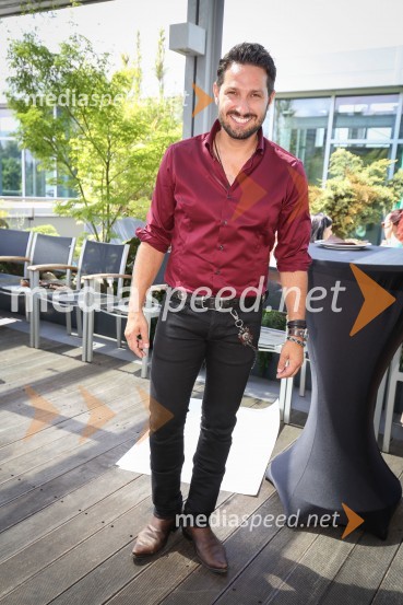  Jernej Tozon, pevec, skupina ČukiPredstavitev novega člana skupine Čuki, Miha Novak