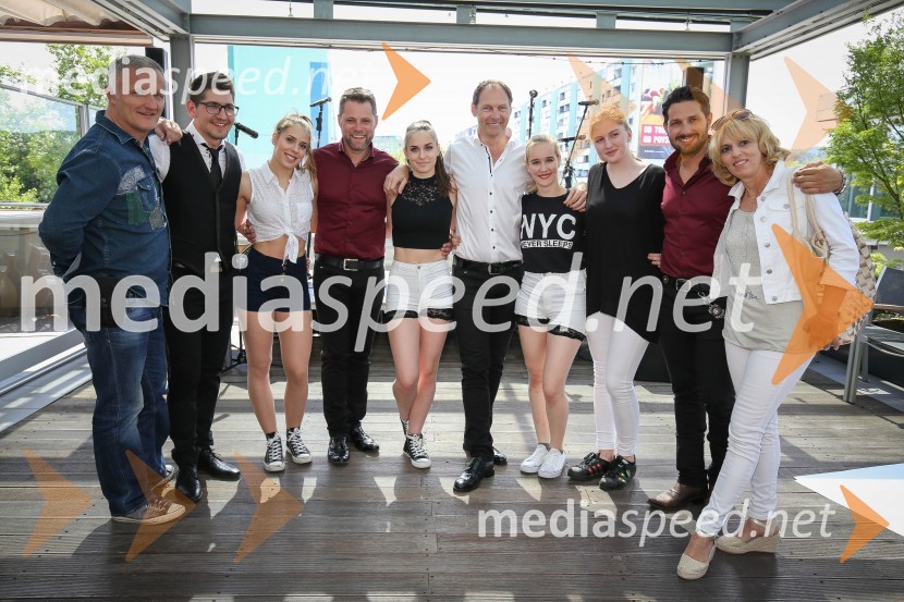  ... ;  Miha Novak, skupina Čuki;  ... ;  Matjaž Končan, skupina Čuki;  ... ;  Jože Potrebuješ, skupina Čuki;  ... ;  ... ;  Jernej Tozon, pevec, skupina Čuki;  ... Predstavitev novega člana skupine Čuki, Miha Novak