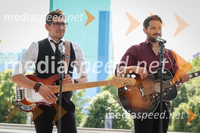  Miha Novak, skupina Čuki;  Jernej Tozon, pevec, skupina ČukiPredstavitev novega člana skupine Čuki, Miha Novak