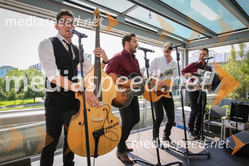  Miha Novak, skupina Čuki;  Jernej Tozon, pevec, skupina Čuki;  Jože Potrebuješ, skupina Čuki;  Matjaž Končan, skupina ČukiPredstavitev novega člana skupine Čuki, Miha Novak