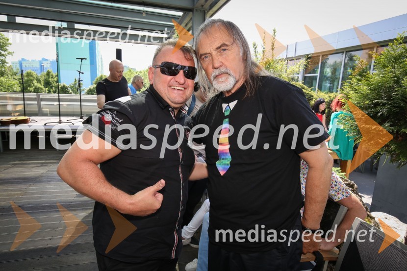  ... ;  Dragan  Bulič, glasbeni urednikPredstavitev novega člana skupine Čuki, Miha Novak