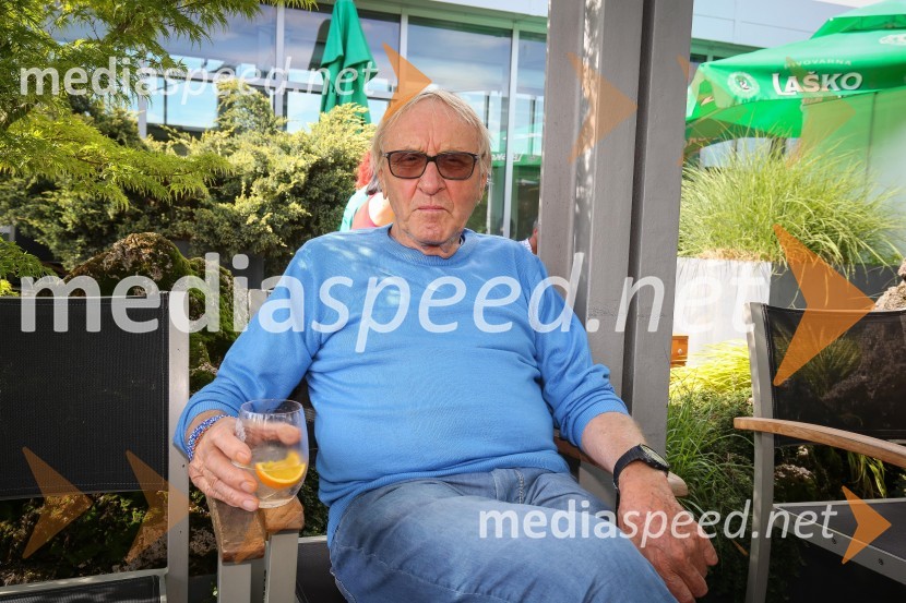  Tone Fornezzi - Tof, novinarPredstavitev novega člana skupine Čuki, Miha Novak