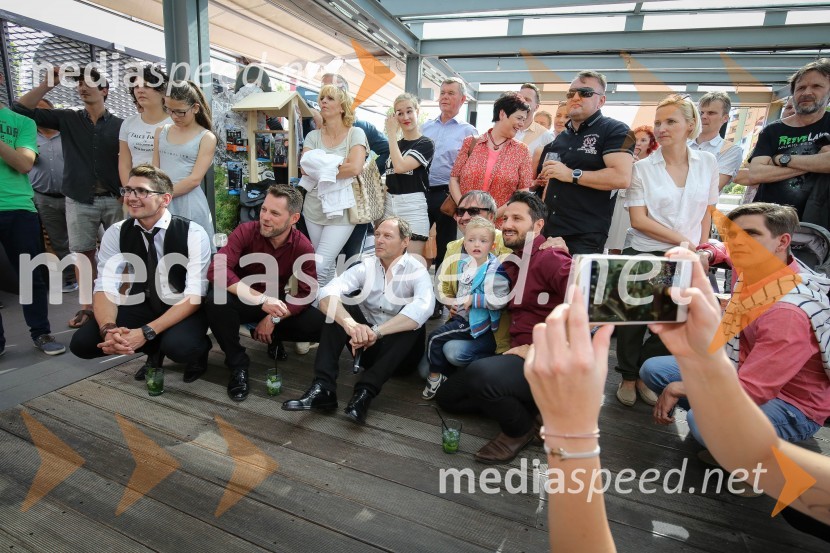  Miha Novak, skupina Čuki;  Matjaž Končan, skupina Čuki;  Jože Potrebuješ, skupina Čuki;  ... ;  Jernej Tozon, pevec, skupina ČukiPredstavitev novega člana skupine Čuki, Miha Novak