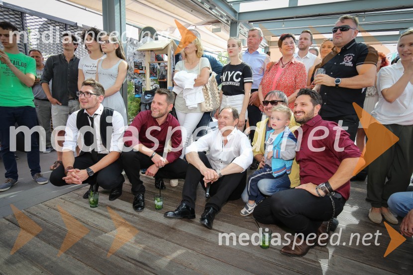  Miha Novak, skupina Čuki;  Matjaž Končan, skupina Čuki;  Jože Potrebuješ, skupina Čuki;  ... ;  Jernej Tozon, pevec, skupina ČukiPredstavitev novega člana skupine Čuki, Miha Novak