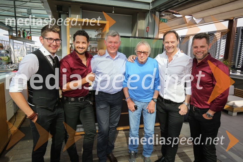  Miha Novak, skupina Čuki;  Jernej Tozon, pevec, skupina Čuki;  Boris Kopitar, pevec;  Tone Fornezzi - Tof, novinar;  Jože Potrebuješ, skupina Čuki;  Matjaž Končan, skupina ČukiPredstavitev novega člana skupine Čuki, Miha Novak