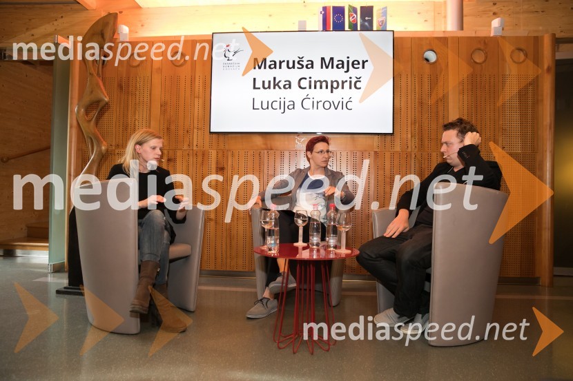  Maruša Majer, igralka;  Lucija Ćirović, stand up komičarka;  Luka Cimprič, igralecMaruša Majer in Luka Cimprič, pogovor na Škrabčevi domačiji