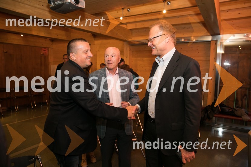  ... ;  ... ;  Janez  Škrabec, direktor Riko d.o.o., predsednik Slovensko-ruskega poslovnega sveta, častni konzul BelorusijeMaruša Majer in Luka Cimprič, pogovor na Škrabčevi domačiji