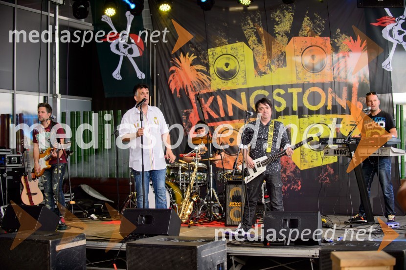 Dejan Dimec, glasbenik, član skupine Kingston;  Reno Čibej, pevec, skupina Kingston;  Dare Kaurič, glasbenik, skupina Kingston;  Zvone Tomac, glasbenik, skupina KingstonPirati s Karibov otvorili MARIBOX