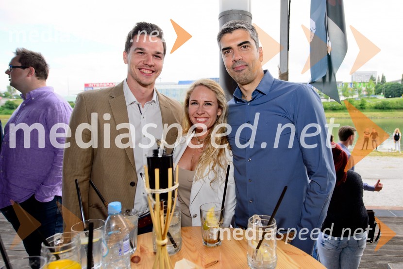  Jan Ternjak, maneken, novinar;  Vanessa Ternjak, Ploj d.o.o.;  Bor Greiner, odgovorni urednik, Radio CityPirati s Karibov otvorili MARIBOX
