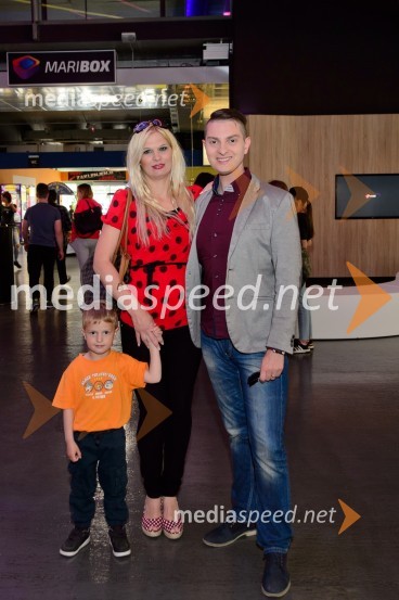  Tiar Murko;  Maja Žilavec Murko;  Damjan Murko, pevecPirati s Karibov otvorili MARIBOX