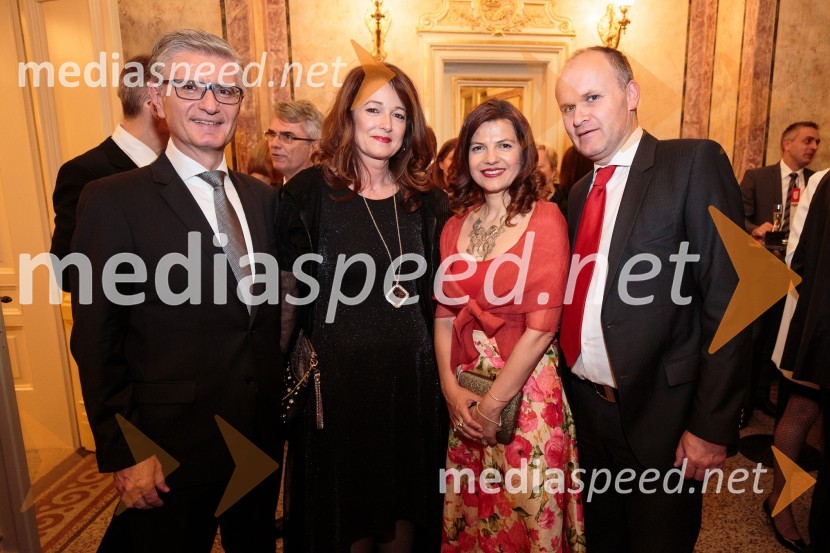  Franjo Bobinac, predsednik uprave Gorenje d.d., predsednik Rokometne zveze Slovenije;  Polona Bobinac, izvršna direktorica prodaje, Gorenje; mag. Sonja  Šmuc, izvršna direktorica Združenja Manager;  Gregor Šmuc, Filitheo, d.o.o.Managerski večer v Operi