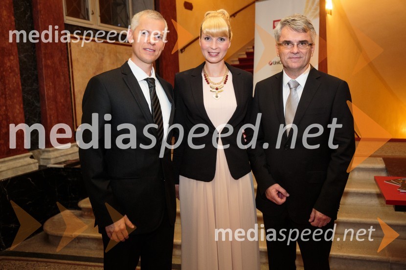  Josip Aleksej Požru, detektiv;  Urška Kragolnik Požru;  Aleksander  Zalaznik, generalni direktor Danfoss Trate, predsednik Združenja ManagerManagerski večer v Operi