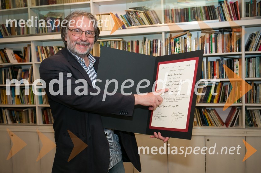  Vinko Möderndorfer, pisatelj, pesnik, režiser, dramatikDesetnico 2017 je prejel Vinko Möderndorfer