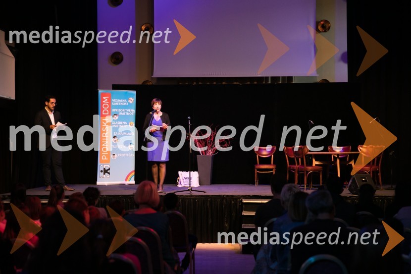  ... ;  Viktorija  Potočnik, direktorica Pionirskega doma2. LIKfest, zaključna prireditev z izdelavo grafike velikanke