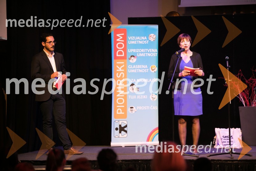  ... ;  Viktorija  Potočnik, direktorica Pionirskega doma2. LIKfest, zaključna prireditev z izdelavo grafike velikanke