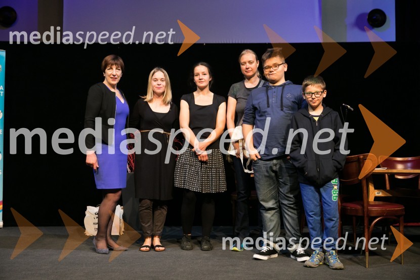  Viktorija  Potočnik, direktorica Pionirskega doma;  ... ;  Nina  Koželj, profesorica likovne umetnosti in vodja festivala LIKfest;  ... 2. LIKfest, zaključna prireditev z izdelavo grafike velikanke