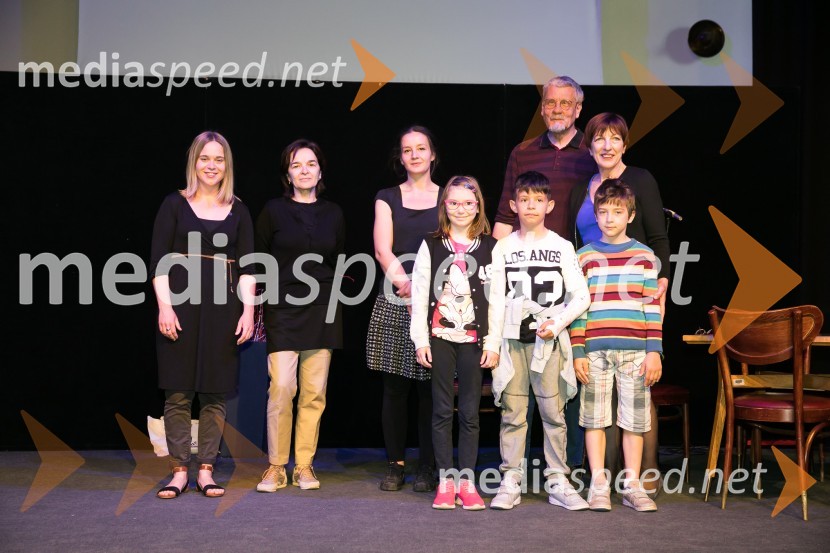  ... ;  ... ;  Nina  Koželj, profesorica likovne umetnosti in vodja festivala LIKfest;  ... ;  Viktorija  Potočnik, direktorica Pionirskega doma2. LIKfest, zaključna prireditev z izdelavo grafike velikanke