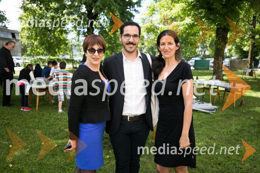  Viktorija  Potočnik, direktorica Pionirskega doma;  ... ;  ... 2. LIKfest, zaključna prireditev z izdelavo grafike velikanke