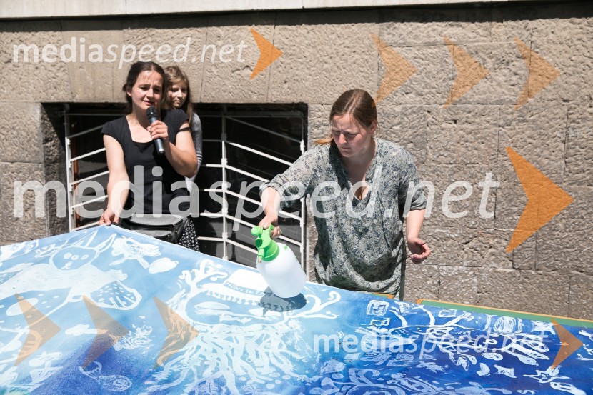  Nina  Koželj, profesorica likovne umetnosti in vodja festivala LIKfest;  ... 2. LIKfest, zaključna prireditev z izdelavo grafike velikanke