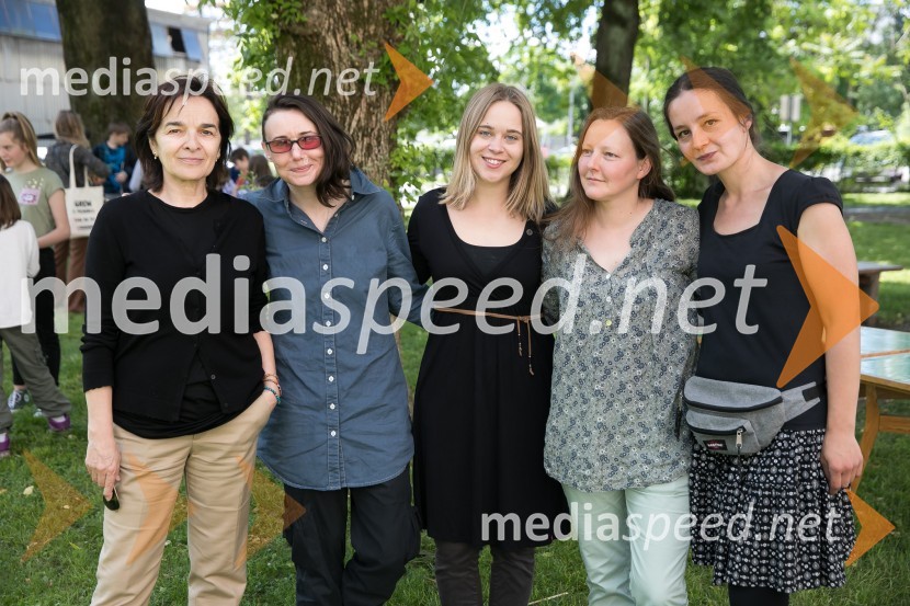  ... ;  ... ;  ... ;  ... ;  Nina  Koželj, profesorica likovne umetnosti in vodja festivala LIKfest2. LIKfest, zaključna prireditev z izdelavo grafike velikanke