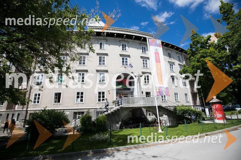 Pionirski dom - Center za kulturo mladih2. LIKfest, zaključna prireditev z izdelavo grafike velikanke