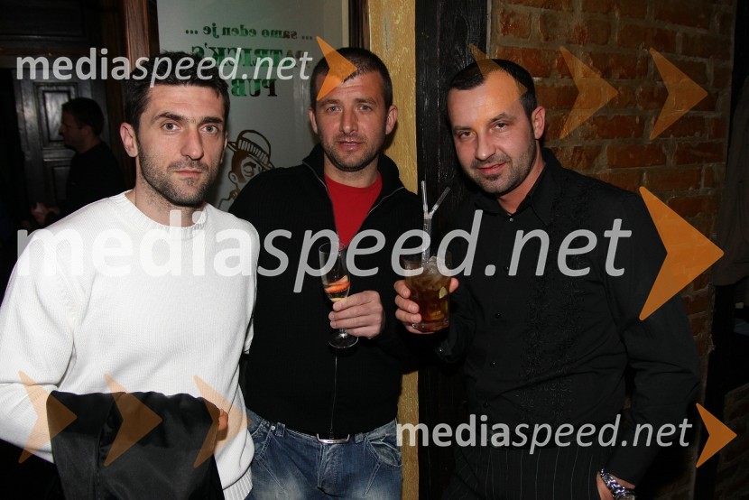 Marinko Galič nogometaš, Dejan Djuranovič, nekdanji nogometaš in Mato Sušac, solastnik Patricks Puba10. obletnica lokala Patricks Pub