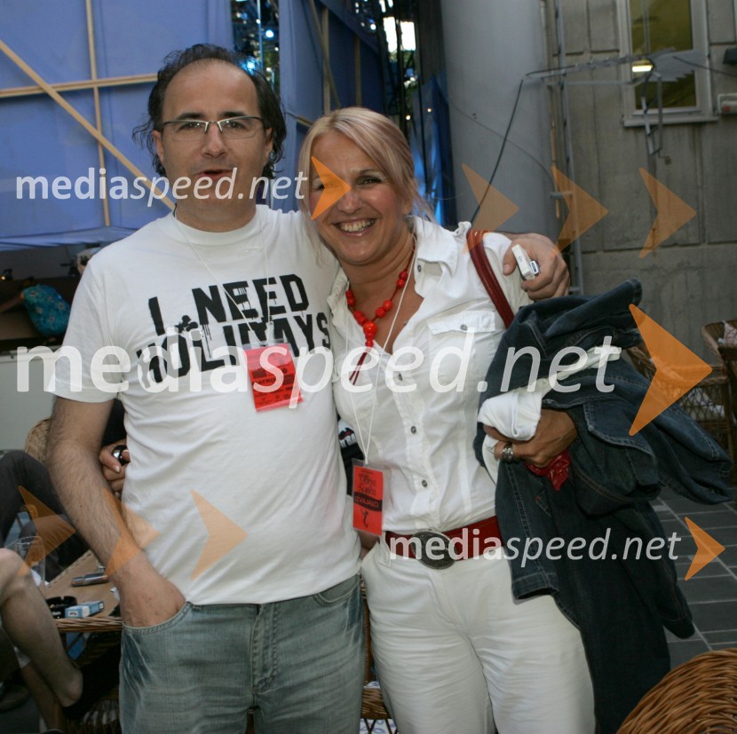 Glasbenik Aleš Klinar in pevka Alenka GodecMelodije morja in sonca