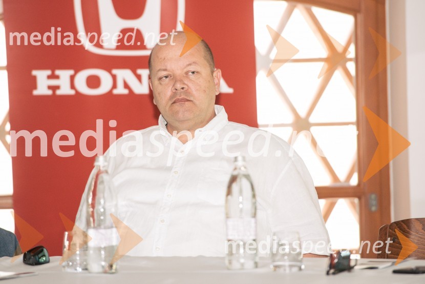  Dušan  Mikuž, direktor AC MobilHonda Civic Grand, slovenska predstavitev