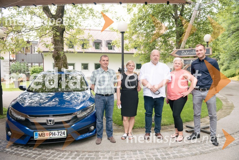  ... ;  Lily Gradišek, marketing in odnosi z javnostmi, AC-Mobil d.o.o.;  Dušan  Mikuž, direktor AC Mobil;  Romana  Rosnaky, direktorica prodaje in marketinga, AC-Mobil d.o.o.;  Tilen Lenarčič, prodaja AC MobilHonda Civic Grand, slovenska predstavitev