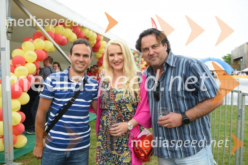  Jernej Damjan, smučarski skakalec;  Danica Lovenjak, novinarka;  Jernej Kuntner, igralecAktualov koncert in največja Roštiljada v Sloveniji