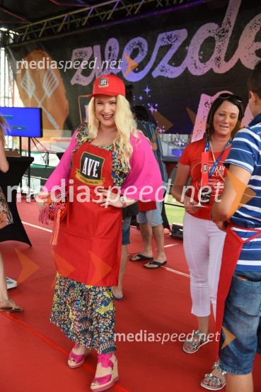  Danica Lovenjak, novinarkaAktualov koncert in največja Roštiljada v Sloveniji