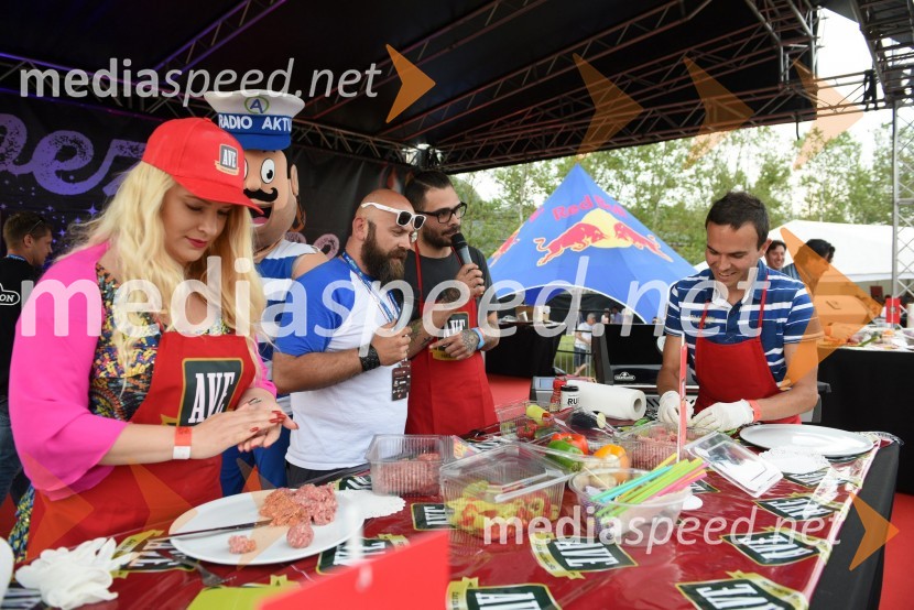  Danica Lovenjak, novinarka;  Grega Javornik, radijski voditelj, radio Aktual;  Jani Jugovic, kuharski mojster;  Jernej Damjan, smučarski skakalecAktualov koncert in največja Roštiljada v Sloveniji