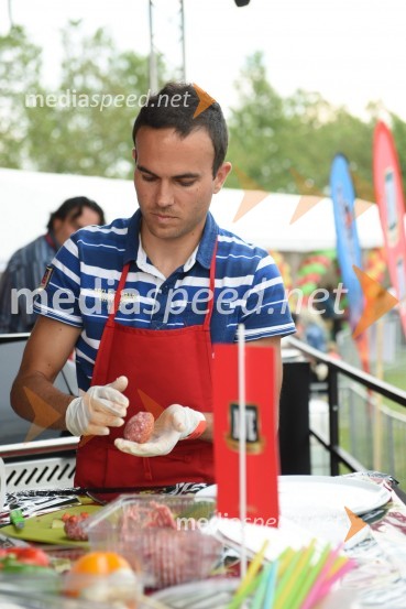  Jernej Damjan, smučarski skakalecAktualov koncert in največja Roštiljada v Sloveniji