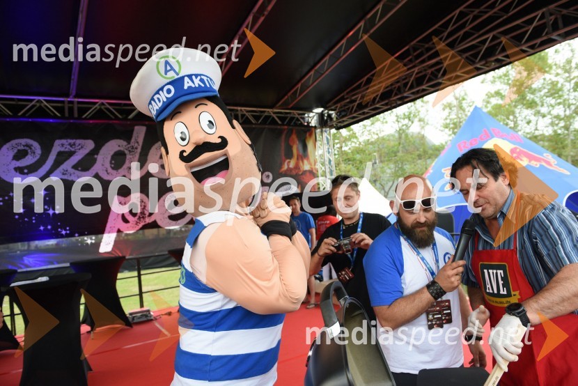  Grega Javornik, radijski voditelj, radio Aktual;  Jernej Kuntner, igralecAktualov koncert in največja Roštiljada v Sloveniji