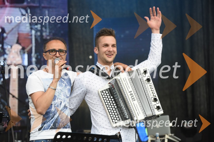  Rusmir  Bošnjak, član skupine Mambo Kings;  ... Aktualov koncert in največja Roštiljada v Sloveniji