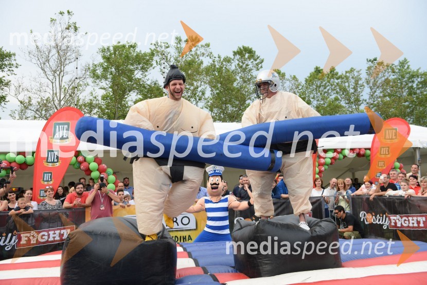  Klemen Bunderla, radijski voditelj, radio Aktual;  ... Aktualov koncert in največja Roštiljada v Sloveniji