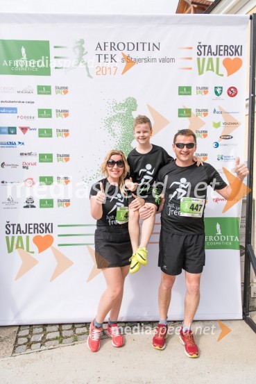  ... ;  ... ;  Joe  Strašer1. Afroditin tek