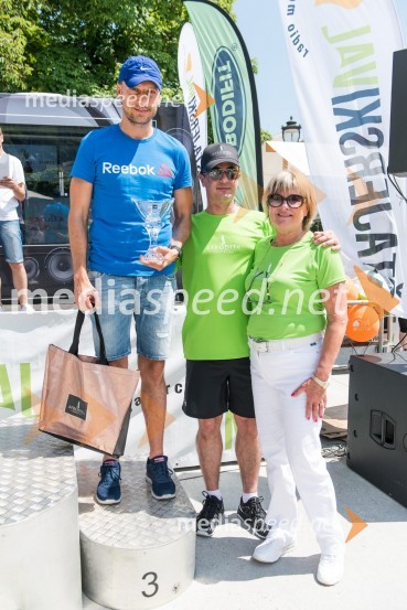  Adriano Nemec, 3. mesto, Afroditin tek, 10 km, moški;  Iztok Zorin,  direktor tehnoloških procesov Kozmetike Afrodita;  Danica Zorin Mijošek, direktorica in ustanoviteljica podjetja Kozmetika Afrodita1. Afroditin tek