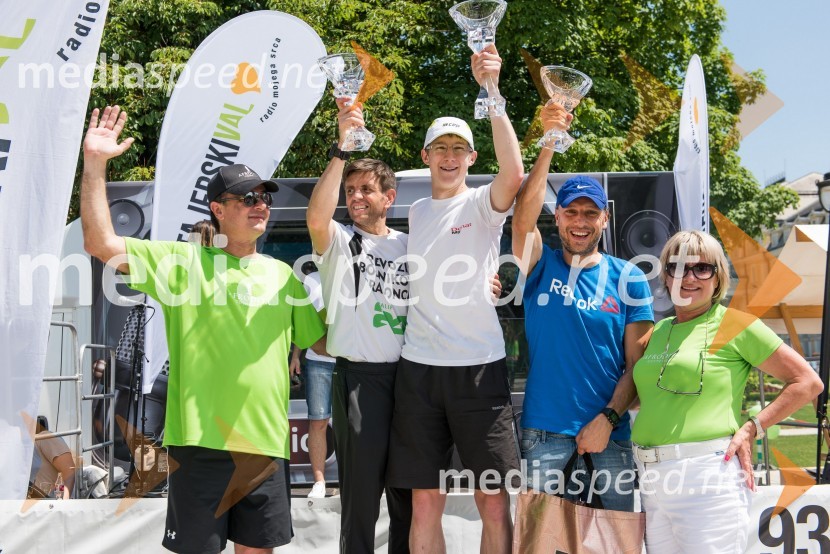  Iztok Zorin, direktor Kozmetike Afrodita;  Dejan Preindl, 2. mesto, Afroditin tek, 10 km, moški;  Martin Ocepek, 1. mesto, Afroditin tek, 10 km, moški;  Adriano Nemec, 3. mesto, Afroditin tek, 10 km, moški;  Danica Zorin Mijošek, ustanoviteljica Kozmetike Afrodita1. Afroditin tek