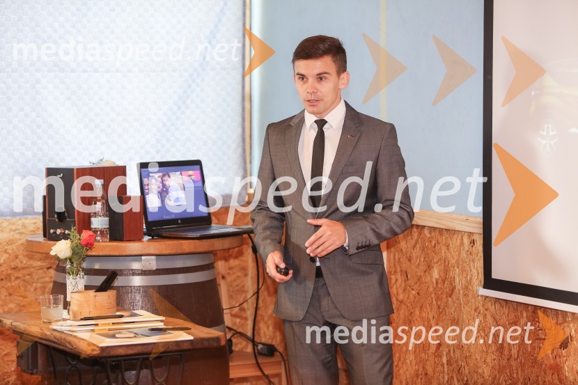  Aleš Antlej, produktni vodja v Renault Nissan Slovenija, d.o.o.Renault Captur in Koleos, slovenska predstavitev