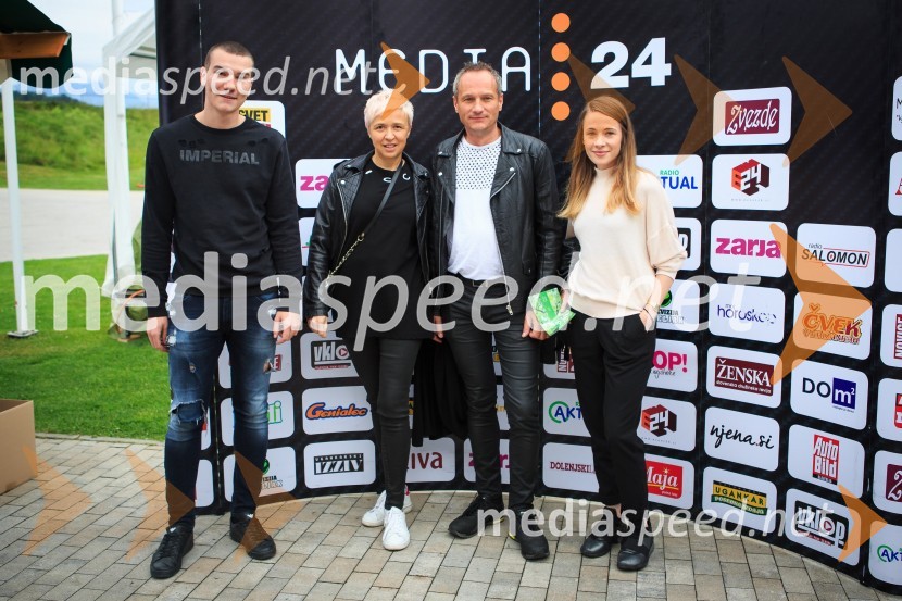  ... ;  Jana Kern Jeras,  direktorica nakupovalne hiše Ikona;  Bojan Kosirnik, direktor nakupovalne hiše Ikona;  Marieta Milanović Trapo, vodja nakupovalne hiše IkonaZvezde pod klobuki 2017
