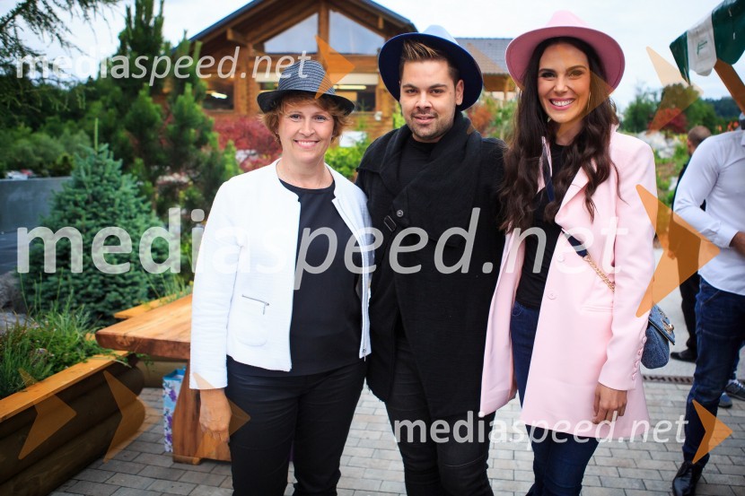  Simona  Dakič Nemanič, urednica revije Zvezde;  Nejc Simšič, novinar;  Ula  Furlan, igralka, voditeljicaZvezde pod klobuki 2017