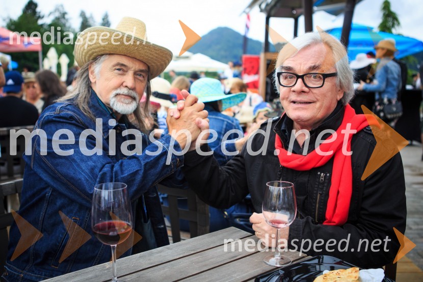  Dragan  Bulič, glasbeni urednik;  Lado  Leskovar, pevec in ambasador UnicefZvezde pod klobuki 2017