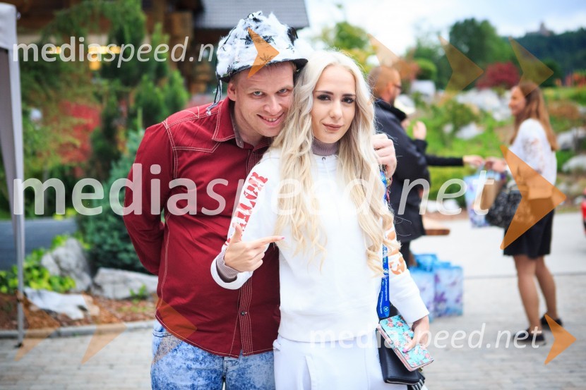  Robert Čehić;  Patricija Štifter - RIYA, model, pevka, tiktokerkaZvezde pod klobuki 2017